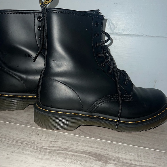 Dr Martens boots size 8 women. Excellent condition - Picture 4 of 5